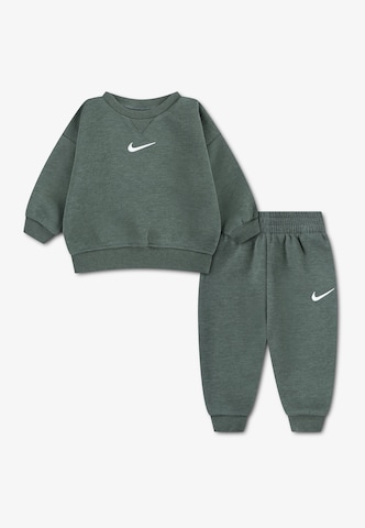 Nike Sportswear Joggingpak 'ESSENTIAL' in Groen: voorkant
