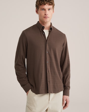 WE Fashion Comfort Fit Hemd in Braun: Vorderseite