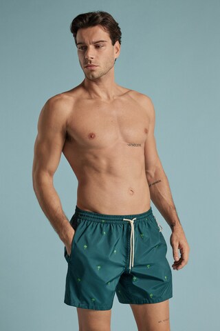 IUMAN Intimissimi Board Shorts in Green