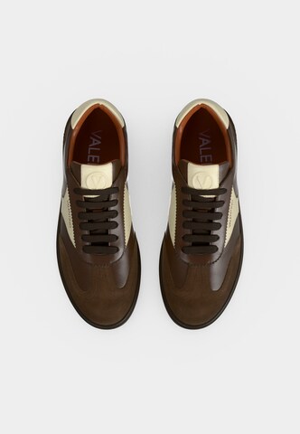 Baskets basses 'RADIUS' Valentino Shoes en marron