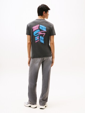 T-Shirt 'NOVELTY FAIR' Tommy Jeans en noir : devant