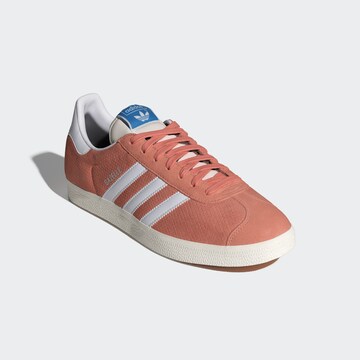 ADIDAS ORIGINALS Низкие кроссовки 'Gazelle' в Красный