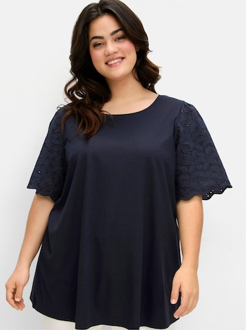 Tricou de la SHEEGO pe albastru: față