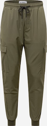 JUST JUNKIES Tapered Cargo Pants 'Oliver' in Green: front