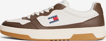 Baskets basses 'ESS' Tommy Jeans en blanc : devant