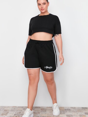 Trendyol Curve - regular Pantalón en negro