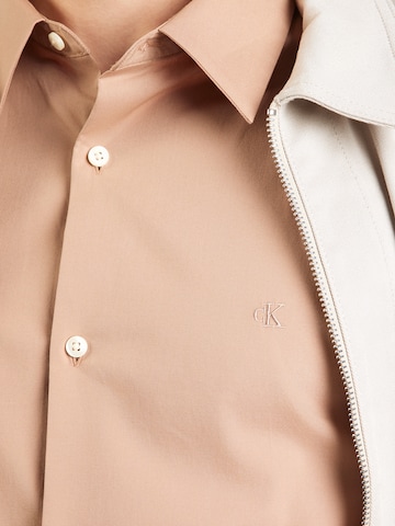 Calvin Klein Slim fit Πουκάμισο σε καφέ