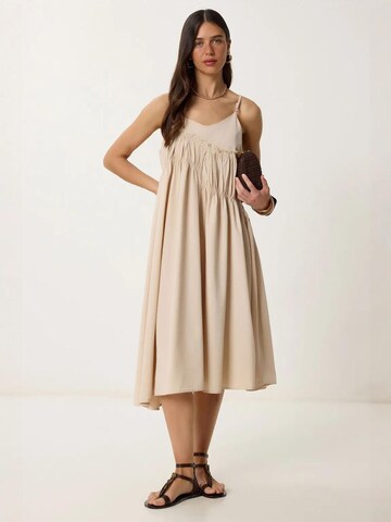 Abito di Happiness İstanbul in beige: frontale
