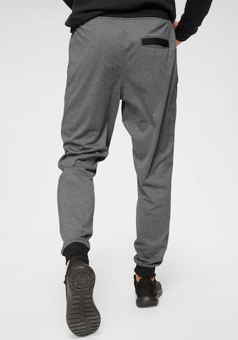 UNDER ARMOUR Zúžený Sportovní kalhoty – šedá
