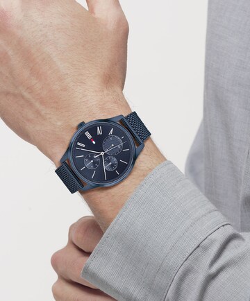 TOMMY HILFIGER Uhr in Blau