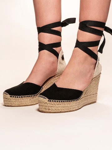 Sandalo 'Alpargata Cuña 10 cm' di Alhamas in nero: frontale