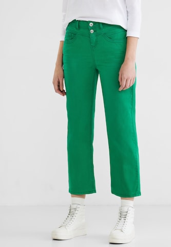 regular Pantaloni di STREET ONE in verde: frontale
