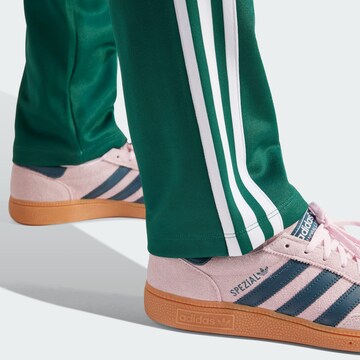 ADIDAS ORIGINALS Normalny krój Spodnie 'Montreal' w kolorze zielony