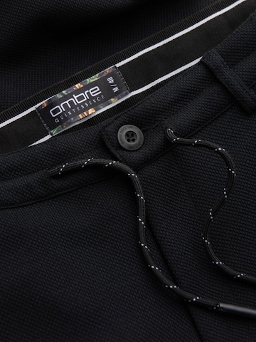 Ombre Slimfit Sporthose‌ in Schwarz