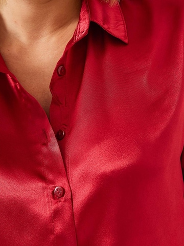 Camicia da donna di Bianco Lucci in rosso