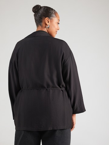 Bluză 'CARJOANNA' de la ONLY Carmakoma pe negru