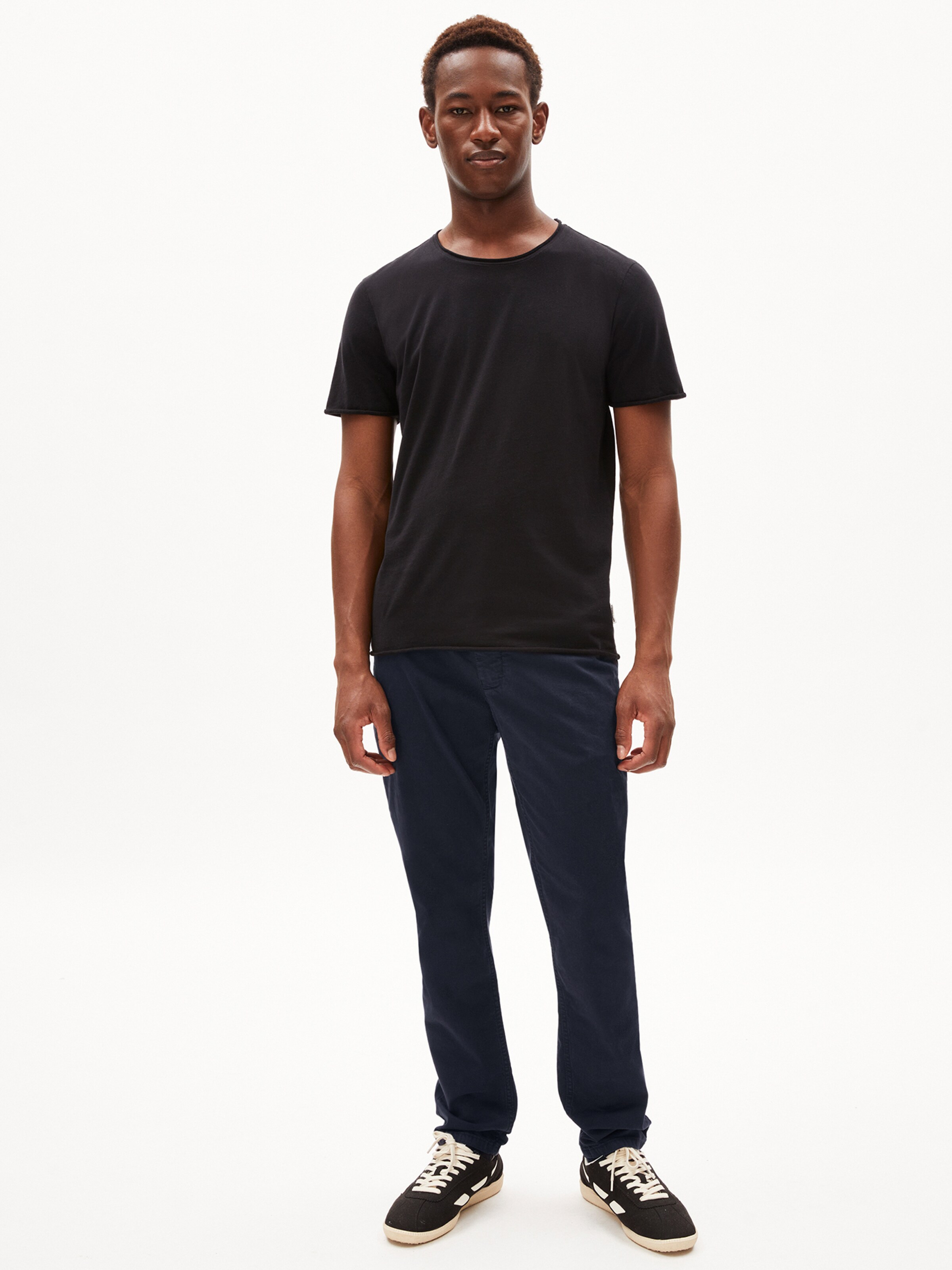 ARMEDANGELS T-Shirt ' JAAMES BRUSHED ' in Schwarz: Vorderseite