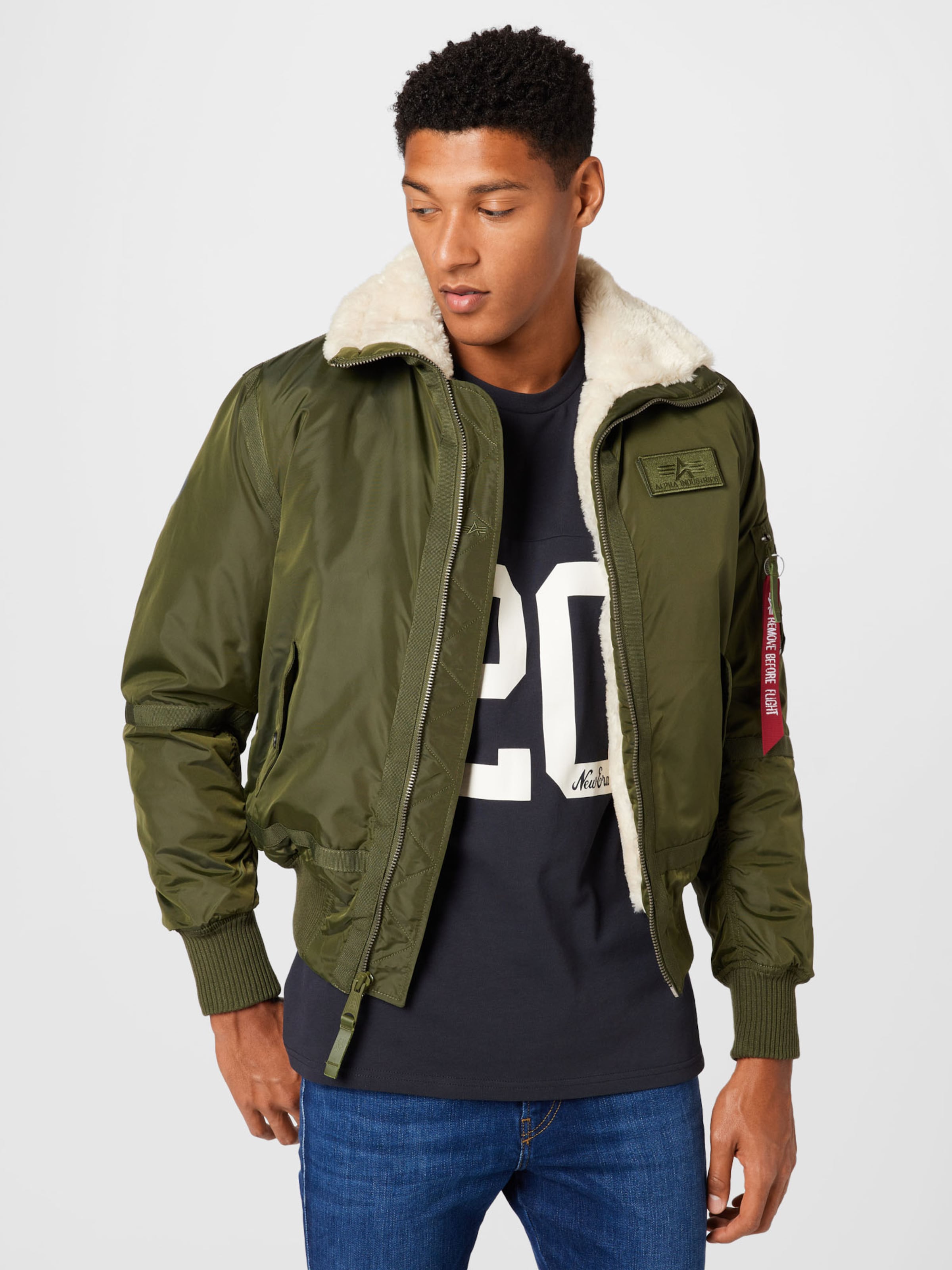 Männer Jacken ALPHA INDUSTRIES Jacke in Oliv - SR83964 Männer Jacken ALPHA INDUSTRIES Jacke in Oliv - SR83964