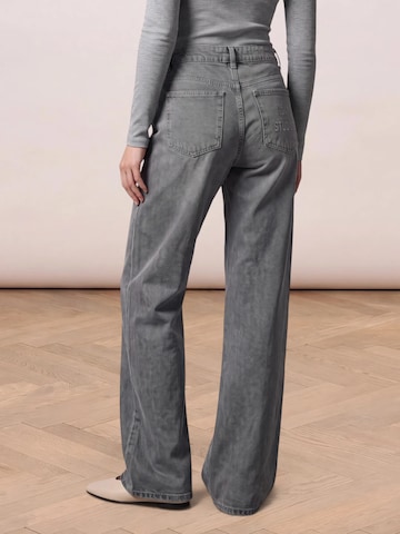 noar studios Regular Jeans in Grau