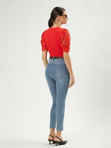 Influencer Shirt in Rot