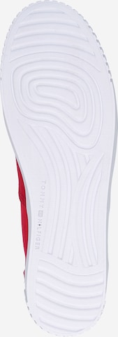 TOMMY HILFIGER Rövid szárú sportcipők 'Essential' - piros