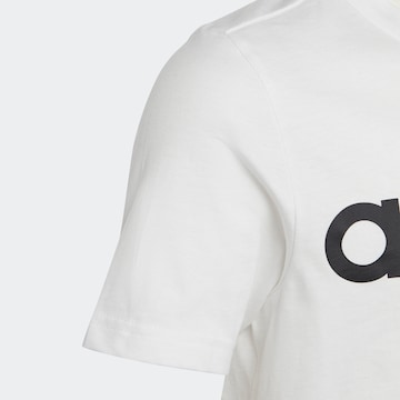 T-Shirt fonctionnel 'Essentials Linear Logo ' ADIDAS SPORTSWEAR en blanc