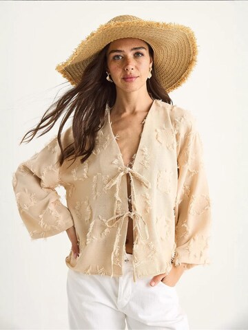 Bianco Lucci - Blusa em bege: frente