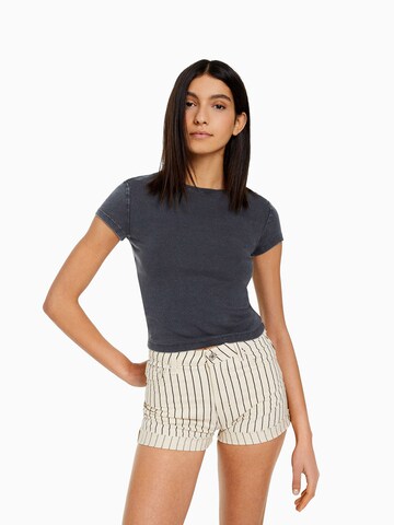 Bershka Slimfit Shorts in Beige: predná strana