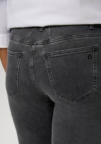 Coupe slim Jean TRIANGLE en gris