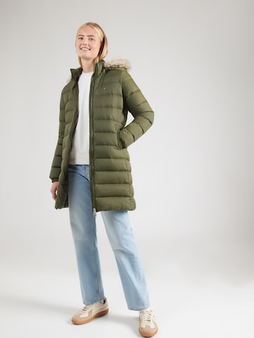 zaļš Tommy Jeans Ziemas mētelis 'Essential'