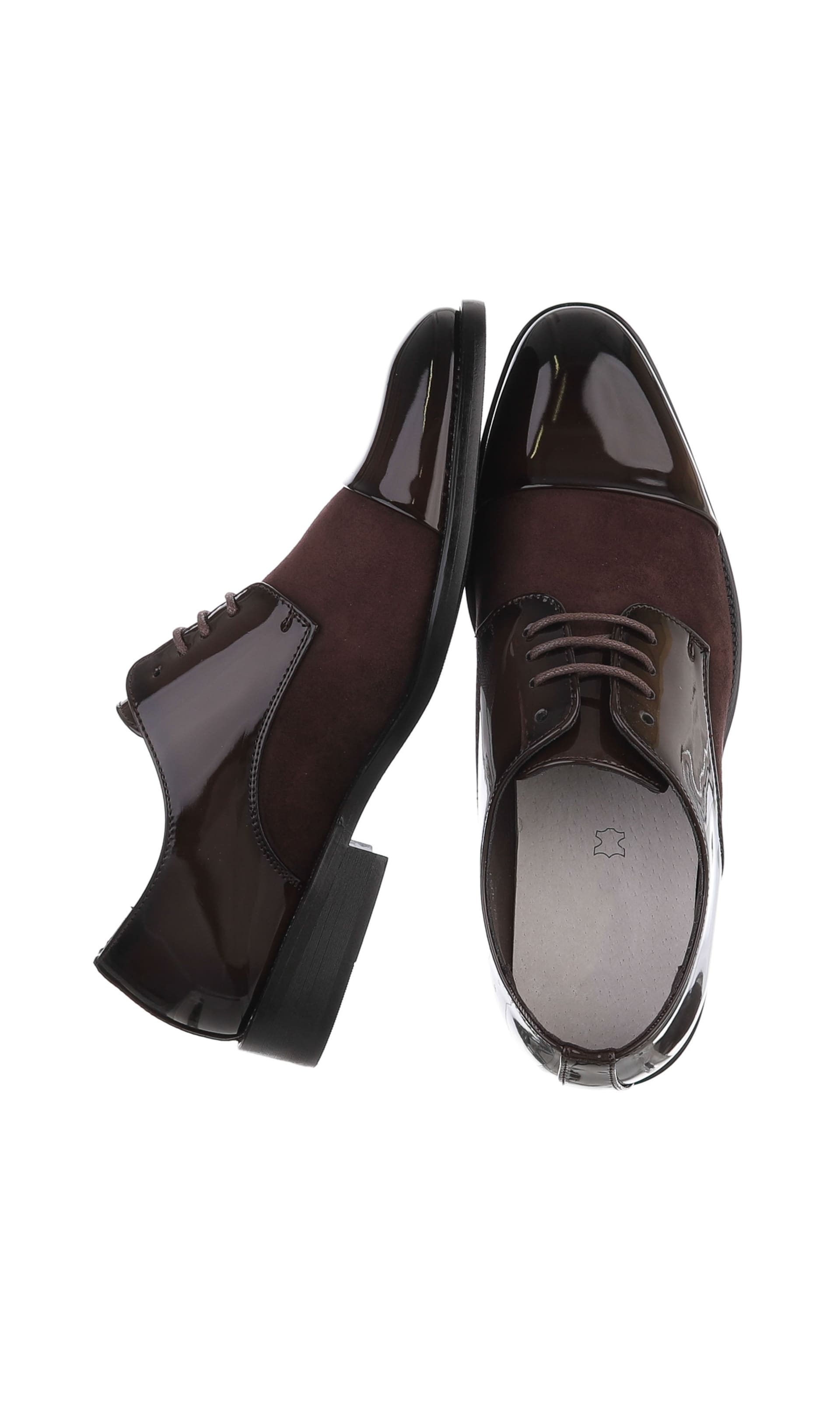 CoolWalk Lace-Up Shoes in Brown