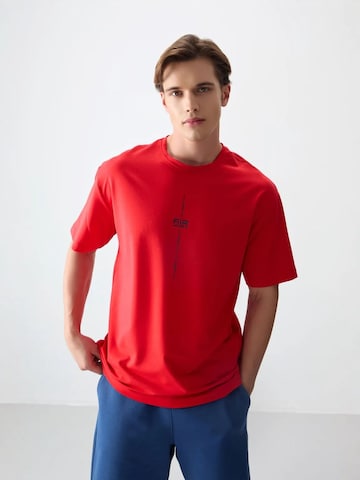 Tommy Life Shirt in Red: front