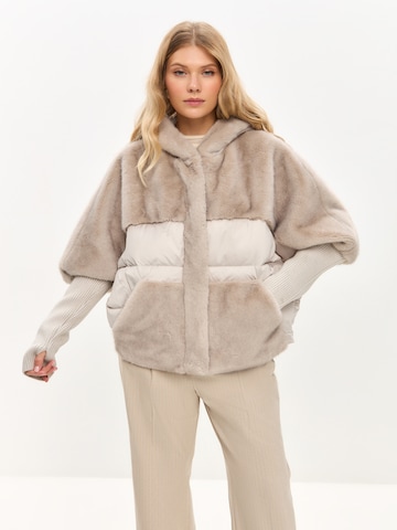 CESARE GASPARI Between-season jacket in Beige