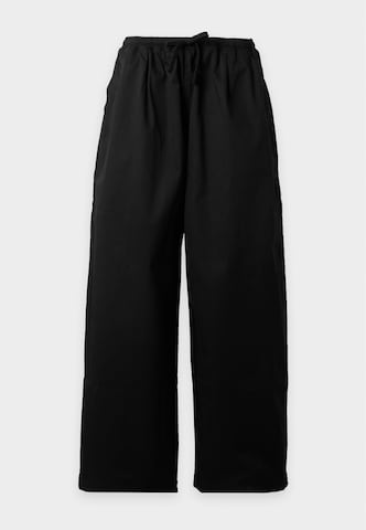 Nike Sportswear Bő szár Élére vasalt nadrágok - fekete: elől