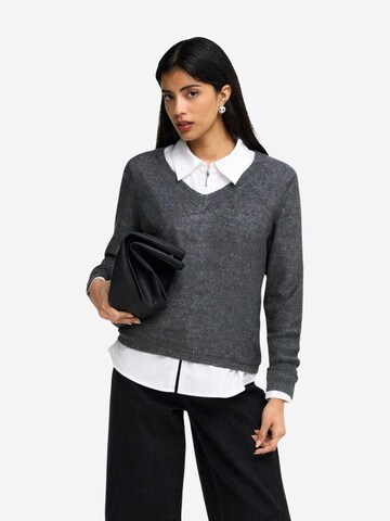Pullover 'JDYMIA L/S V-NECK SEQUIN PULLOVER KNT 15379783' di JDY in grigio: frontale