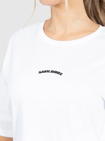 T-shirt oversize 'Benetta' Smilodox en blanc