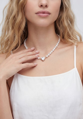 Gaya - Cadena en blanco