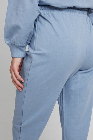 Tapered Pantaloni 'VEA' di ICHI in blu