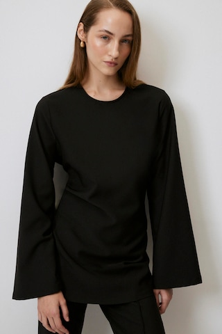 Touche Prive Blouse in Black: front