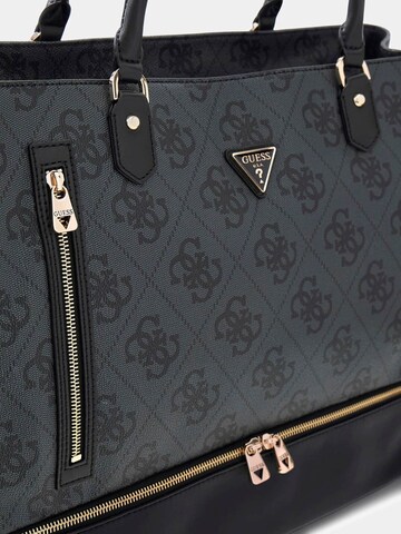 GUESS Reisetasche 'Berta' in Grau