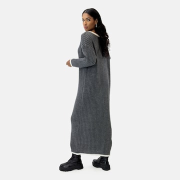 Robes en maille Elara en gris