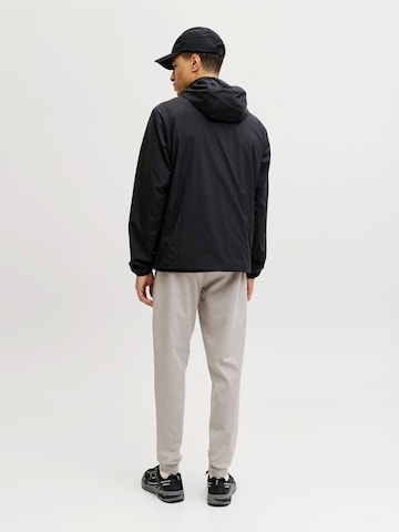 JACK & JONES Преходно яке 'JCOCLUB' в черно