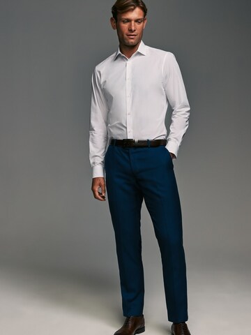 Coupe slim Chemise Next en blanc