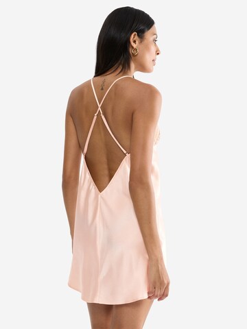 TRIUMPH Hálóköntös 'A Weekend to Remember ' - rózsaszín