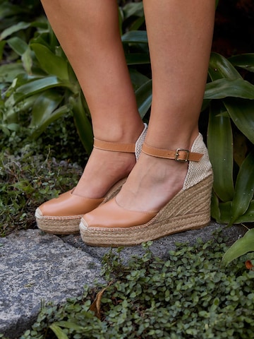 Alhamas Slingback pumps 'Alpargata Cuña 10 cm' in Beige: front
