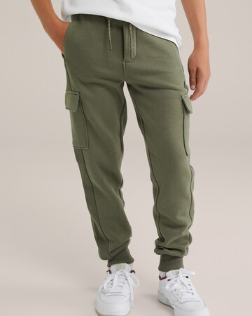 WE Fashion Конический (Tapered) Штаны в Зеленый: спереди