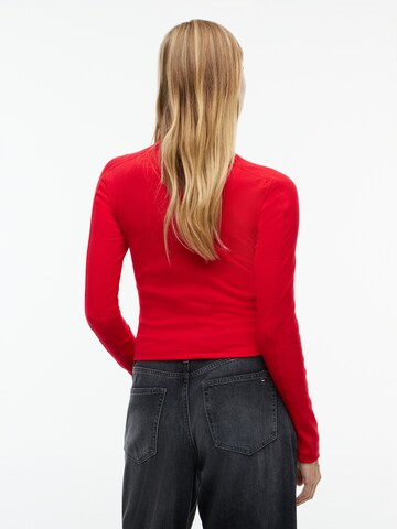 Tricou de la Tommy Jeans pe roșu