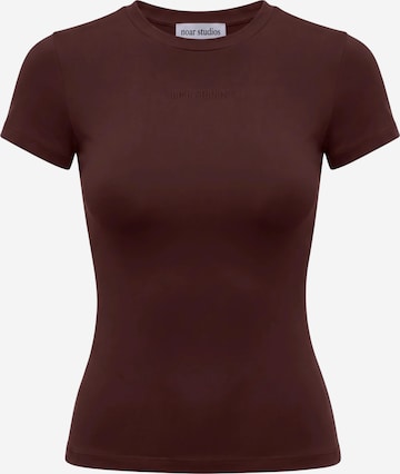 noar studios Shirt in Bruin: voorkant
