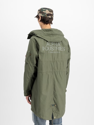 ALPHA INDUSTRIES Демисезонная куртка в Зеленый
