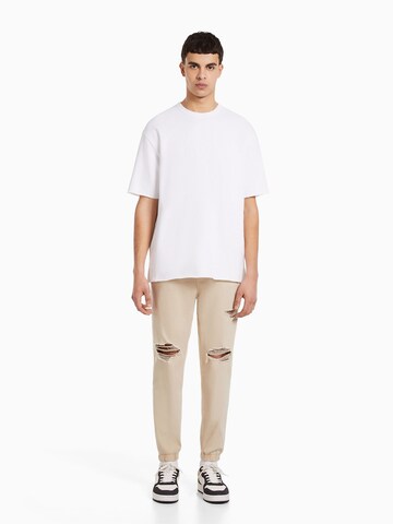 Bershka Tapered Farkut värissä beige